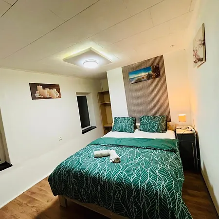 Cozy&calm With Ensuite Apartament